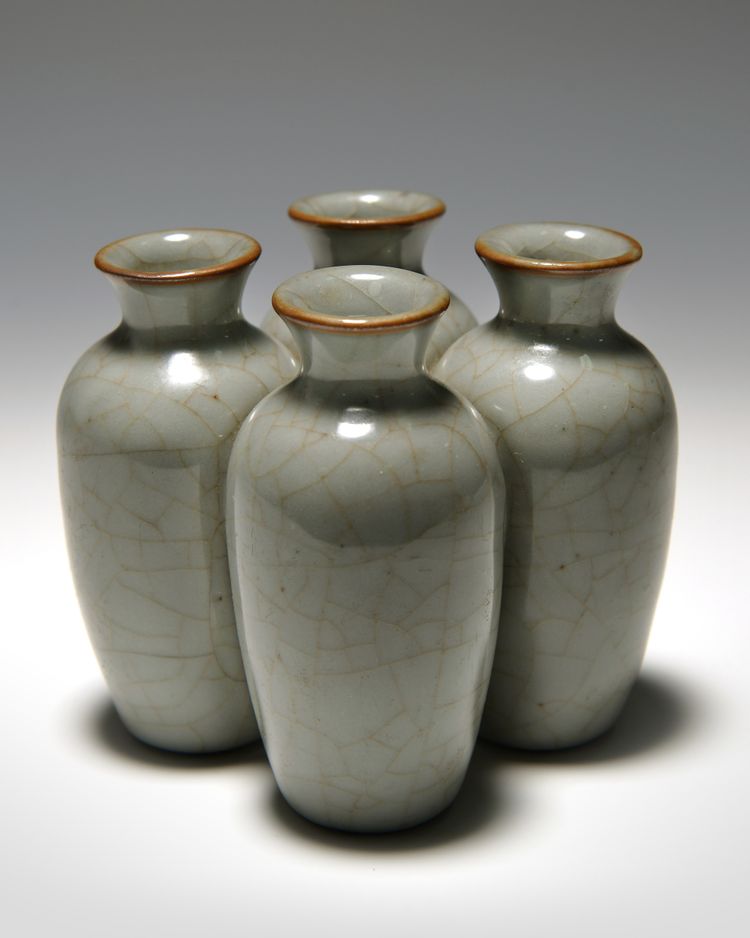 A CHINESE CRACKLE-GLAZED CONJOINED VASE, CHINA, 19TH-20TH CENTURY