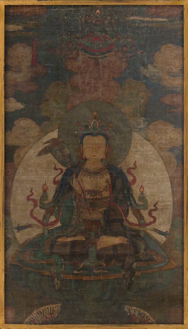 A LARGE CHINESE SILK PAINTING DEPICTING AVALOKITESVARA, MING DYNASTY (1368-1644)