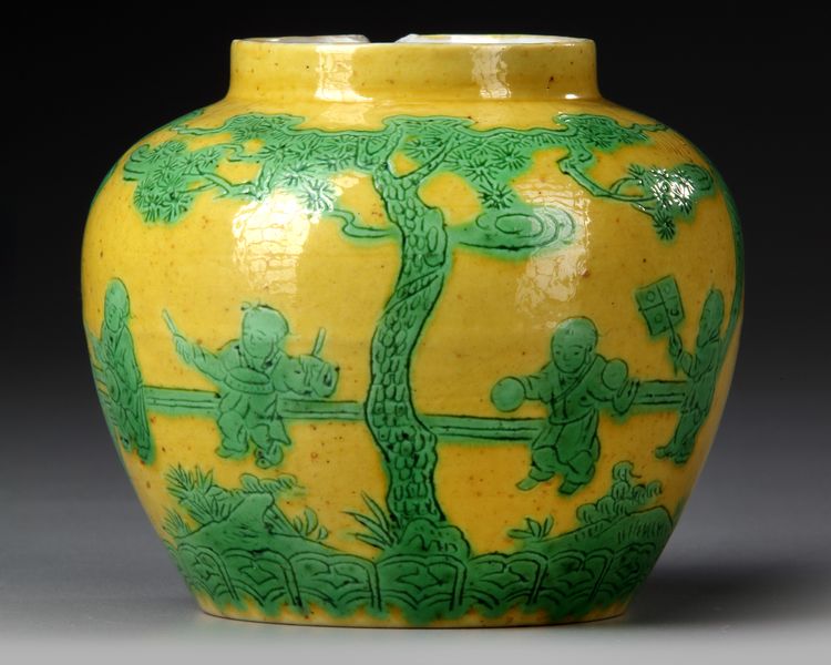 A CHINESE YELLOW-GROUND GREEN ENAMELED POT, MING DYNASTY (1368-1644) OR LATER