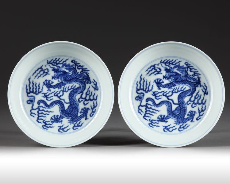 A PAIR OF CHINESE BLUE AND WHITE 'DRAGON' DISHES, TONGHZI SIX CHARACTER MARK