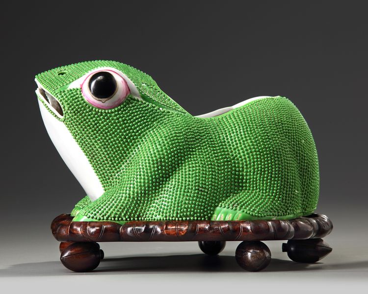 A CHINESE GREEN GLAZED 'FROG' JARDINIÈRE