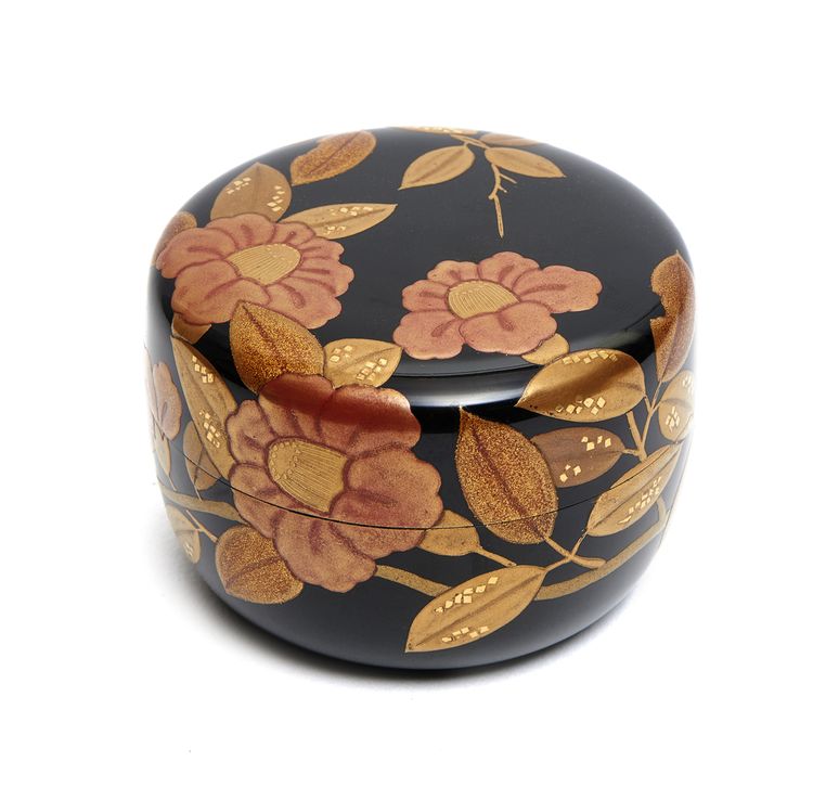 A black lacquered large tea caddy (ōnatsume)