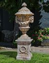 A COMPOSITION STONE GARDEN URN IN 18TH CENTURY TASTE,  SECOND HALF 20TH CENTURY