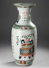 LARGE CHINESE FAMILLE ROSE VASE, 19TH / 20TH CENTURY