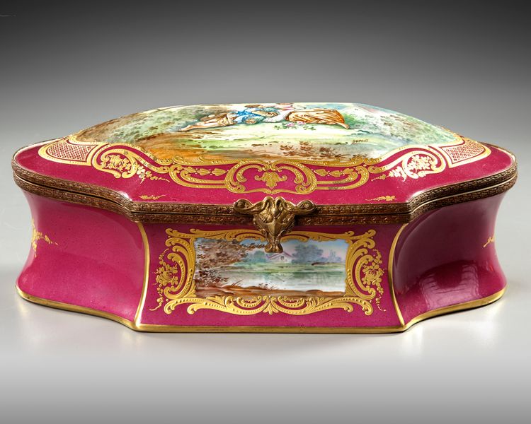 A  PINK SEVRES JEWELRY BOX, LATE 19TH CENTURY