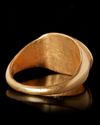 AN EARLY HELLENISTIC GOLD RING, 4TH CENTURY B.C.
