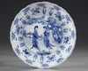 A CHINESE BLUE AND WHITE PLATE, KANGXI PERIOD (1662 - 1722)