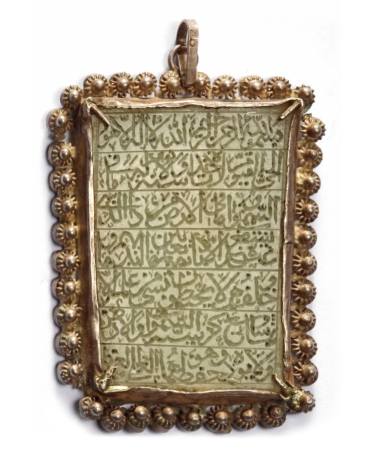 A FINE JADE CARVED PENDANT
