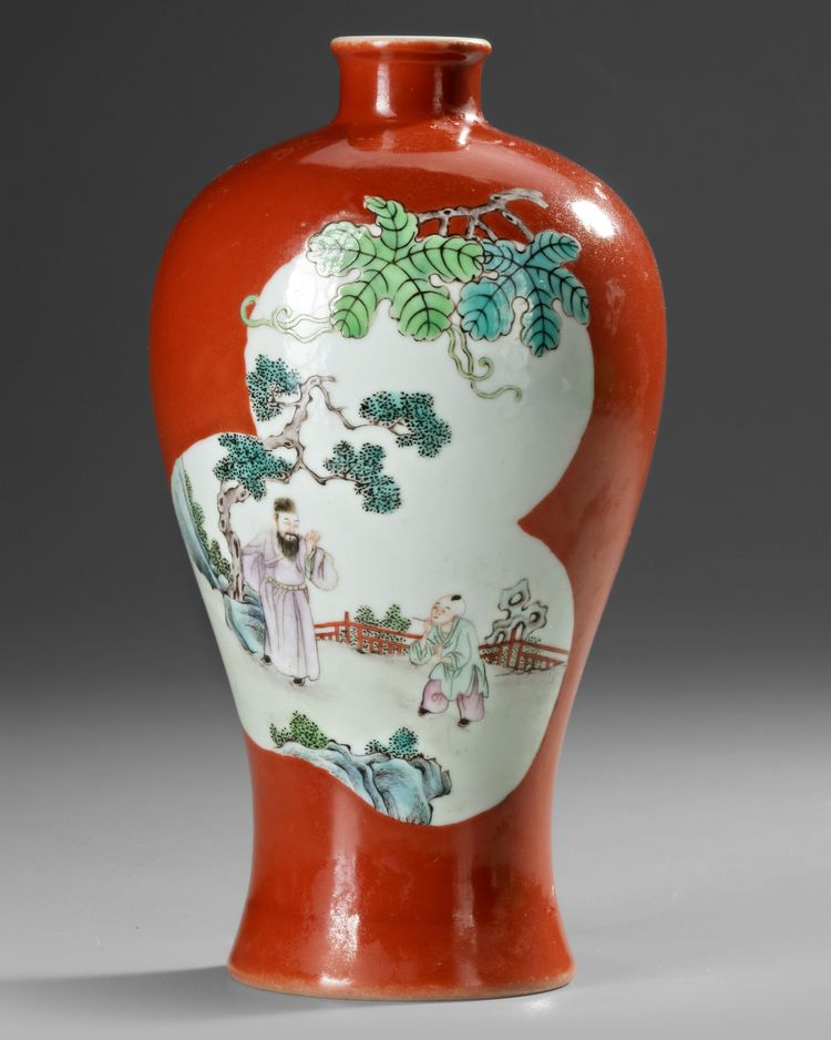A CHINESE FAMILLE ROSE MEIPING VASE, 20TH CENTURY