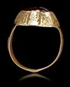 AN AGATE SEAL GOLD RING