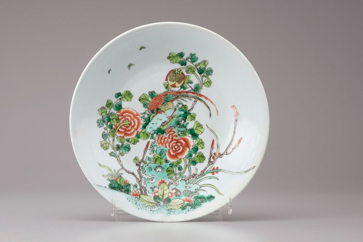 A famille verte plate