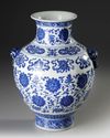 A CHINESE BLUE AND WHITE HU VASE, 19TH-20TH CENTURY
