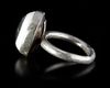 AN AGATE SET SILVER RING, 19TH CENTURY