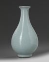 A SMALL CHINESE PALE CELADON CRACKLE-GLAZED PEAR-SHAPED VASE, YUHUCHUNPING, 19TH CENTURY
