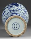 A LARGE CHINESE BLUE AND WHITE MEIPING VASE, 19TH-20TH CENTURY