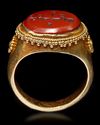 AN AGATE SEAL GOLD RING