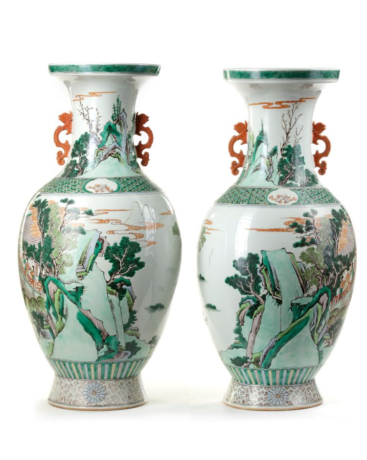 A PAIR OF CHINESE FAMILLE VERTE VASES, CHINA,19TH-20TH CENTURY