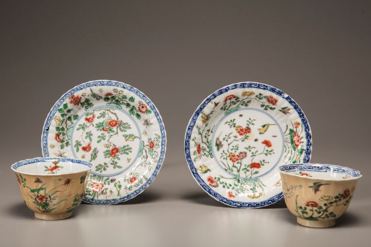 Two pairs of café-au-lait-ground famille verte cups and saucers