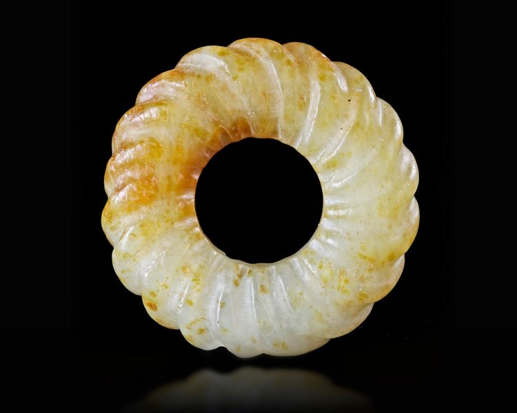 A CHINESE JADE PENDANT, 20TH CENTURY