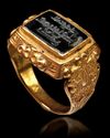 AN AGATE SEAL GOLD RING