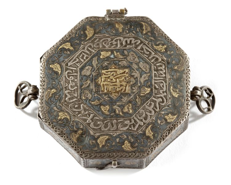 A GILT SILVER TALISMAN BAJUBAND CASE