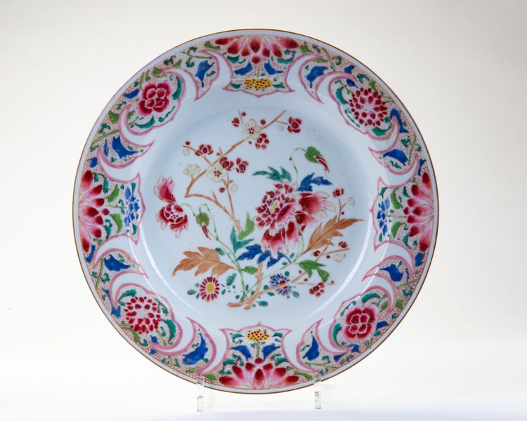 A CHINESE FAMILLE ROSE CHARGER