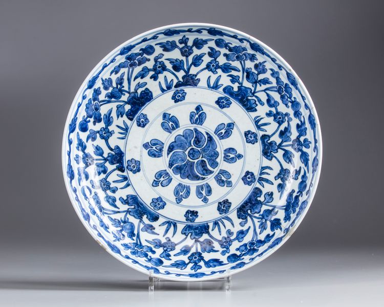 A Chinese blue and white 'Islamic-market' charger