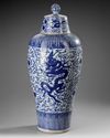 A MASSIVE BLUE AND WHITE ‘DRAGON’ VASE, MEIPING, WITH COVER