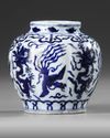 A CHINESE BLUE AND WHITE LOBED VASE,19TH CENTURY