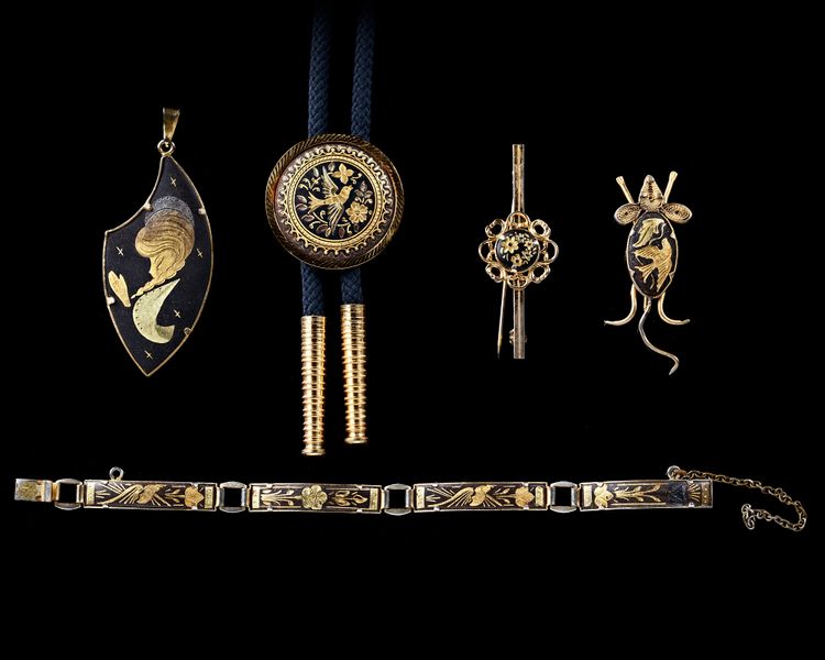 A GROUP OF FIVE TOLEDO DAMASCENED WARE ITEMS,  SPAIN, 20TH CENTURY