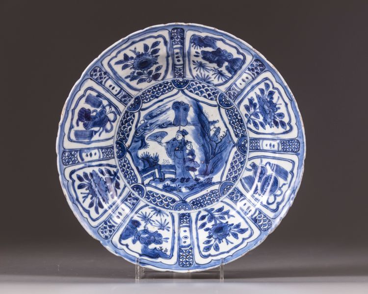 A Chinese blue and white 'Kraak porselein' plate