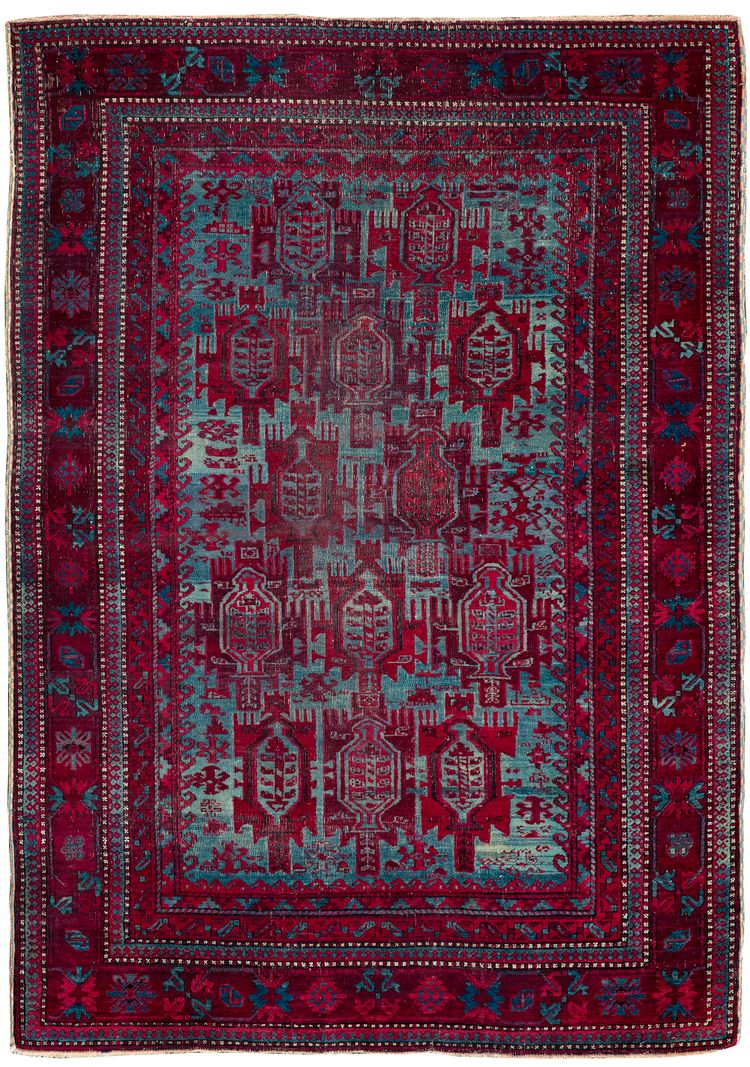 AN AGRA RUG, 19TH CENTURY