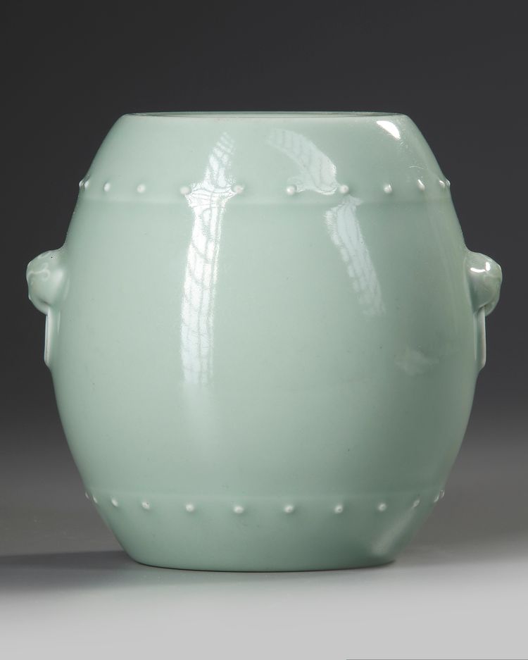 A CHINESE CELADON-GLAZED DRUM-SHAPED VASE, QING DYNASTY (1644-1911)