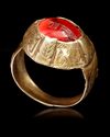 AN AGATE SEAL GOLD RING