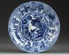 A CHINESE BLUE AND WHITE KRAAK PORCELAIN DISH, WANLI PERIOD (1572-1620)