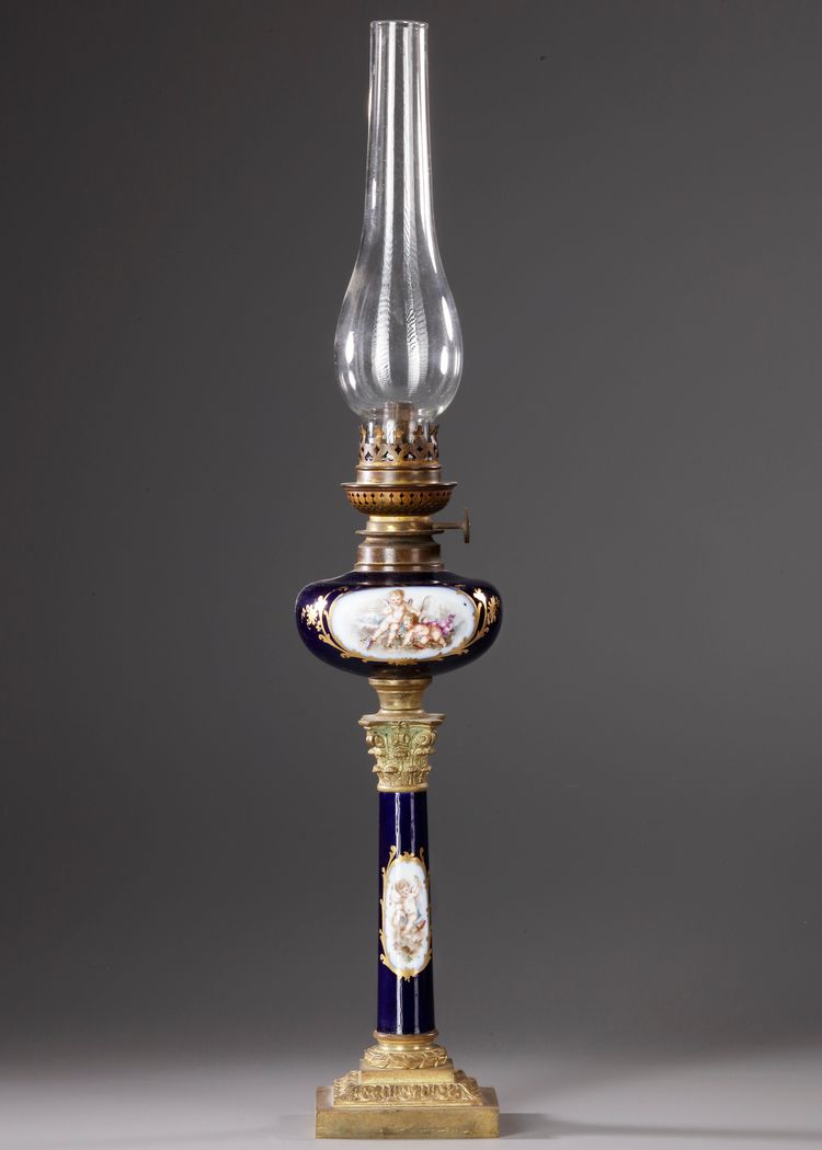 A GILT BRONZE KEROSENE LAMP, NAPOLEON III PERIODE, LATE 19TH CENTURY