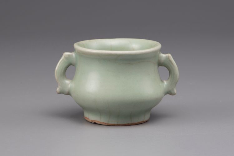 A celadon censer with fish-shaped handles