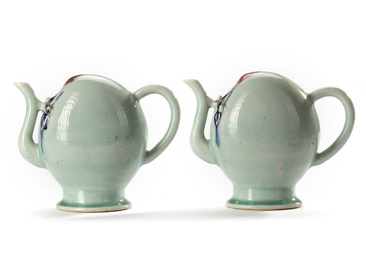 A PAIR OF CELADON-GLAZED ‘CADOGAN’ WINE POTS, QING DYNASTY (1644-1912)