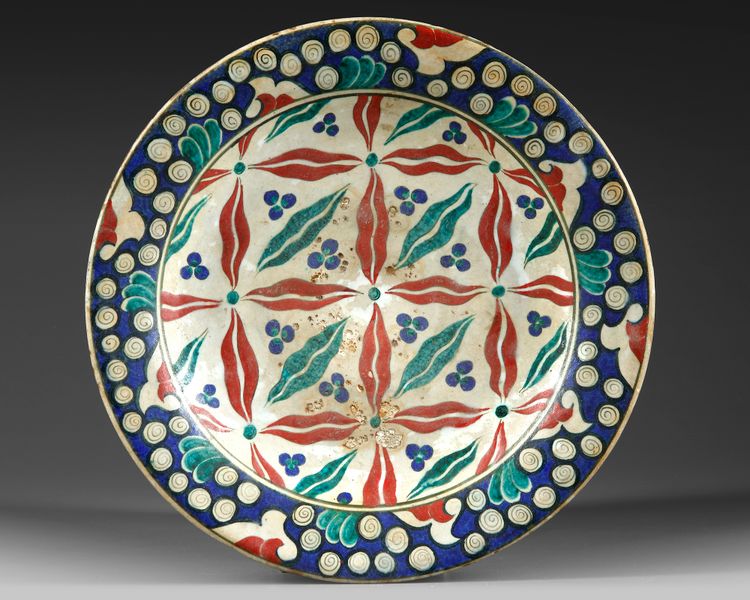 AN IZNIK-STYLE POLYCHROME POTTERY DISH, 19TH-20TH CENTURY