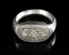 AN EGYPTIAN PALE ELECTRUM FINGER RING, NEW KINGDOM, CIRCA 16TH-11TH CENTURY B.C.