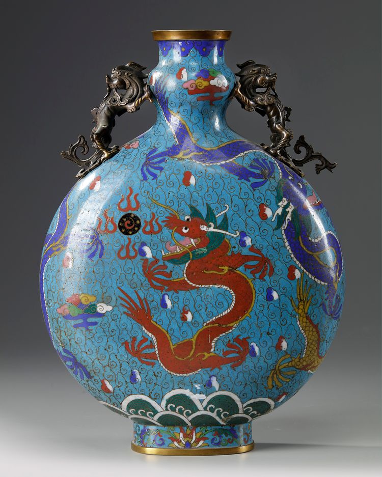 A Chinese cloisonné enamel 'dragon' moonflask