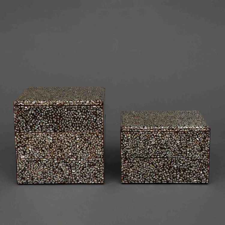 A JAPANESE  MOTHER OF PEARL 5-TIERED STACKED JÛBAKO, FIRST HALF 19TH CENTURY