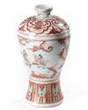A CHINESE IRON-RED AND GREEN DECORATED MEIPING VASE, QING DYNASTY (1644-1911)