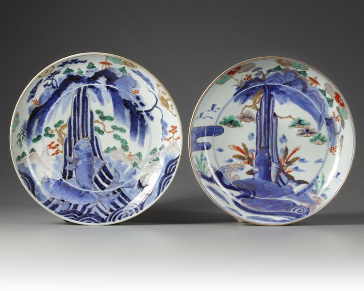 A pair of Japanese Imari dishes