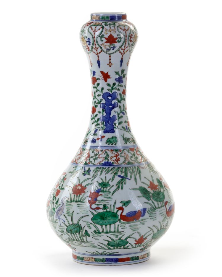 A CHINESE WUCAI GARLIC VASE