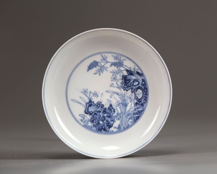 A Chinese blue and white 'narcissus' dish