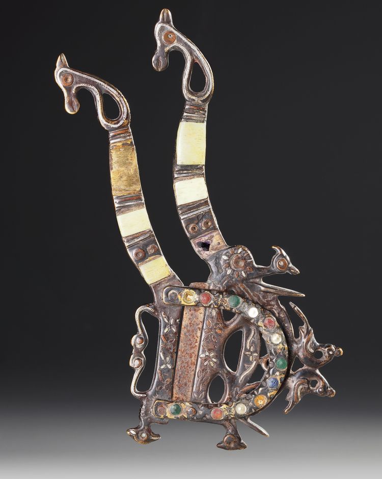 A GILT CARVED PERSIAN SCISSOR, KHURASAN STYLE 19TH CENTURY