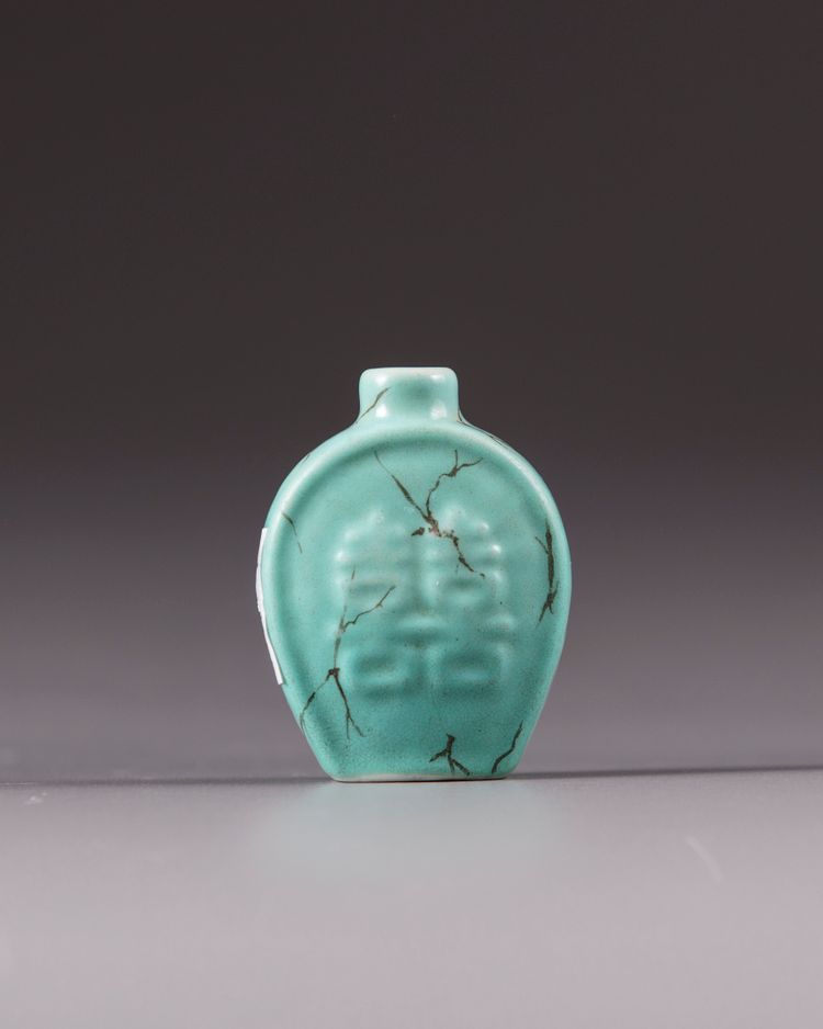 A turquoise glazed porcelain snuff-bottle