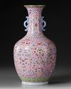 A CHINESE FAMILLE ROSE PINK GROUND VASE, 19TH-20TH CENTURY