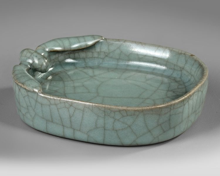 A CHINESE GUAN-TYPE BRUSH WASHER, QING DYNASTY (1644-1912)